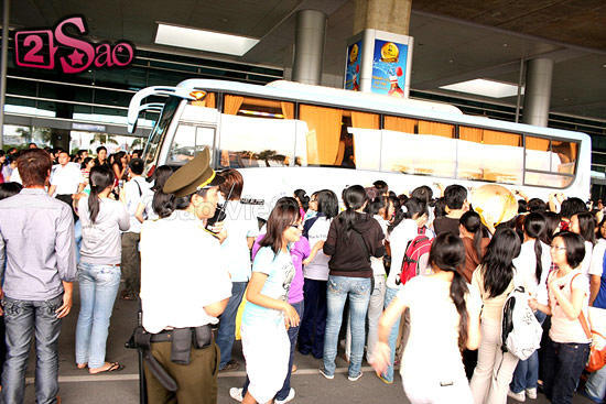 베트남 공항 마비시킨 티맥스와 브아걸